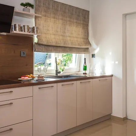 Branka - Tomi Drni - Siveri 빌라