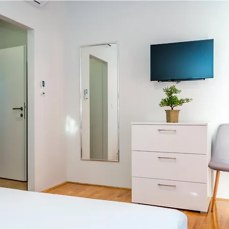 Branka - Tomi Drni - Siveri 빌라 *