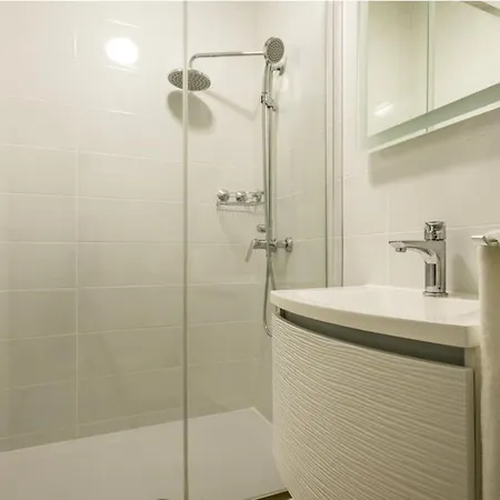 Branka - Tomi Drni - Siveri 빌라