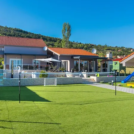 Villa Branka - Tomi Drni - Siveri Drniš