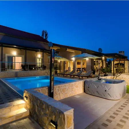 Villa Branka - Tomi Drni - Siveri *