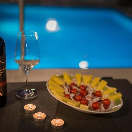 Branka - Tomi Drni - Siveri 빌라 *