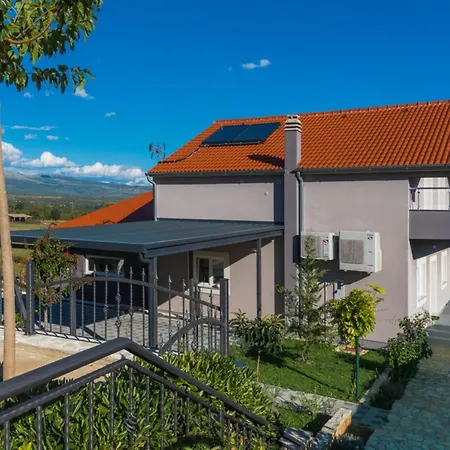 Villa Branka - Tomi Drni - Siveri Drniš