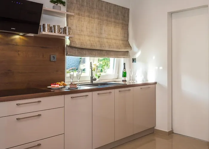 Branka - Tomi Drni - Siveri Villa