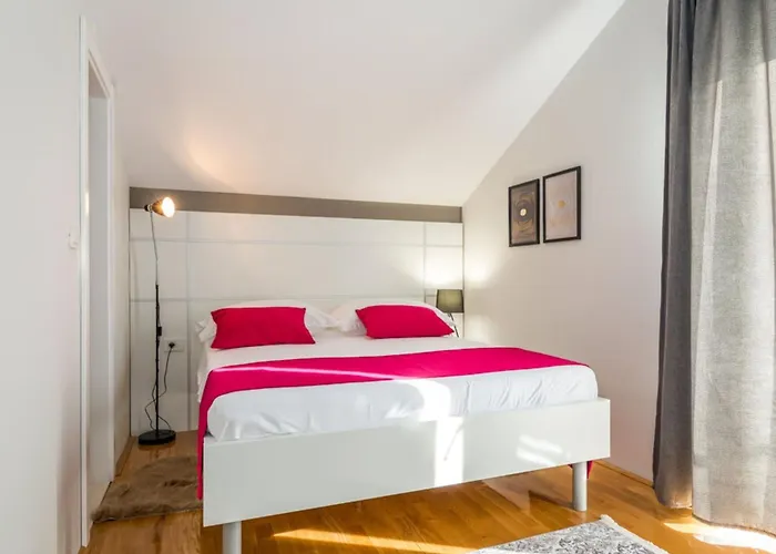 Branka - Tomi Drni - Siveri Villa Drniš