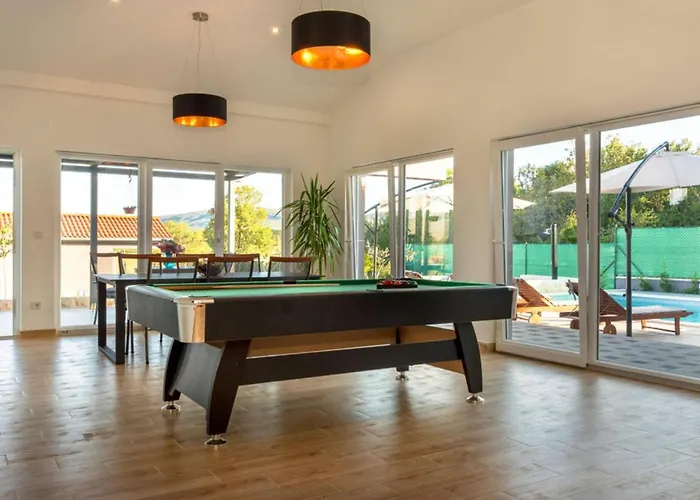 Branka - Tomi Drni - Siveri Villa