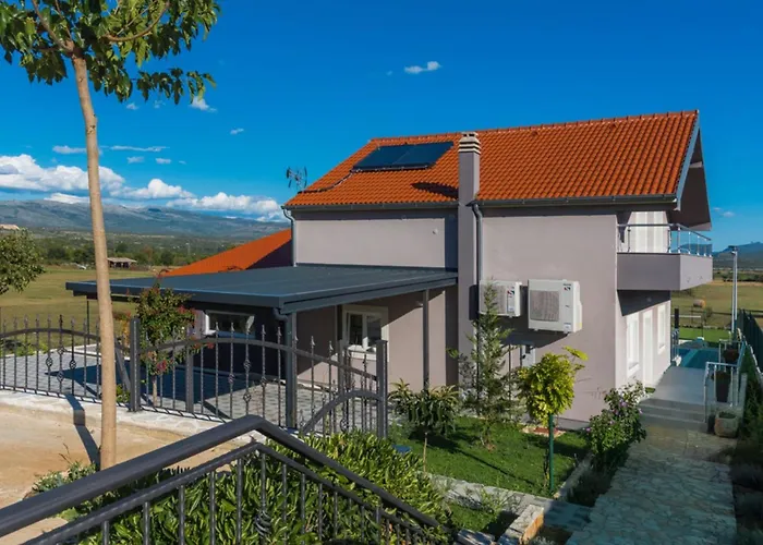 Villa Branka - Tomi Drni - Siveri Drniš